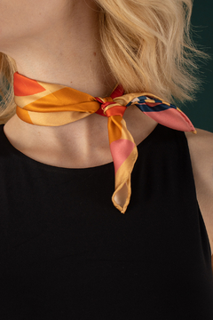PAÑUELO ATARDECER GEOMÉTRICO - VALISSE · 100% SILK SCARVES · A PIECE OF ART ·