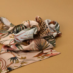 PAÑOLETA RIO DE FELINOS - VALISSE · 100% SILK SCARVES · A PIECE OF ART ·