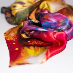 PAÑOLETA SECRETOS ESCONDIDOS - VALISSE · 100% SILK SCARVES · A PIECE OF ART ·