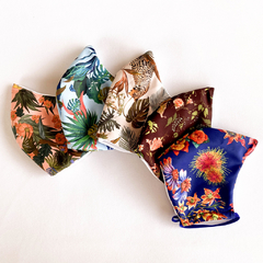 TAPABOCAS NIÑO ALEATORIOS X3 - VALISSE · 100% SILK SCARVES · A PIECE OF ART ·