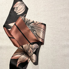 BANDANA TWILLY CREMADA - VALISSE · 100% SILK SCARVES · A PIECE OF ART ·