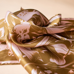 PAÑUELO VENADO DORADO - VALISSE · 100% SILK SCARVES · A PIECE OF ART ·