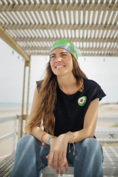 remera MORAY negra en internet