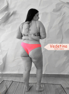 Imagen de Bikini bordado verde corpiño escote cuadrado