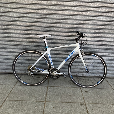 u$900 Bicicleta Giant Hibrida carbono - comprar online