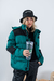 CAMP0010 Campera puffer de sire con parches, cierre y abrojos
