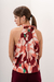 BLUS2692 Blusa estampada cuello americano con torsion en internet