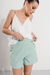 SHOR0837 Short de crepe sastrero con botones plateados