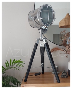 Lampara tripode de mesa plateada L9