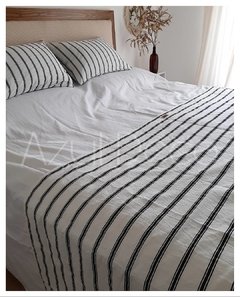 Pie de Cama + 2 Almohadones