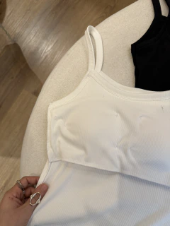 MUSCULOSA CON TAZAS BRETEL en internet