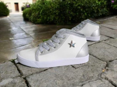 BOTA DUO PU BLANCO Y PLATA en internet