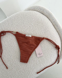 Bombi vedetina Leblon ocre en internet