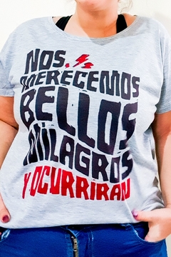 Remera Nos Merecemos bellos milagros - Indio Solari en internet