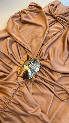 vestido midi todo drapeado franzido com passador organico na cintura da loja click da moda rp 