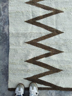 DESPACHO INMEDIATO Alfombra Uquía natural y chocolate 200x80 cm en internet