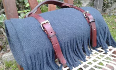 Imagen de Manta para viaje de llama frisada con arnés de viaje