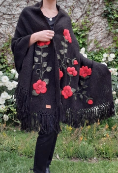 Mantón de llama bordado a mano - buy online
