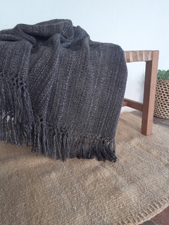 Mantón de llama tejido en telar en internet