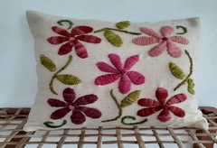PRE VENTA Almohadón de lana de oveja bordado con lana 40x60 cm - tienda online