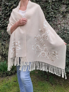 Chalina natural bordada con tonos naturales - buy online