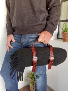 Manta para viaje de llama frisada con arnés de viaje - tienda online