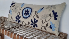Imagen de PRE VENTA Maxi almohadón de lana de oveja bordado con lana 30x70 cm (Natural)