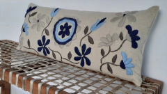 Imagen de PRE VENTA Maxi almohadón de lana de oveja bordado con lana 30x70 cm (Natural)