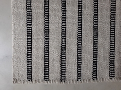 Alfombra natural con escaleritas color negro - comprar online