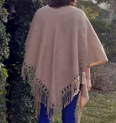 PRE VENTA Ruana de lana de llama lisa tejida en telar color camel en internet