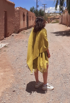 Ruana de lana de llama, oveja y algodón tejida en telar color lima on internet