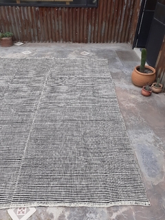Alfombra con peinecillo completo natural y negro - tienda online