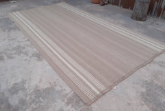 Alfombra beige con rayas y peinecillos naturales - comprar online