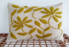 PRE VENTA Almohadón de lana de oveja bordado con lana 40x60 cm - ulala