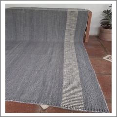Alfombra azulino con peinecillo natural y azulino