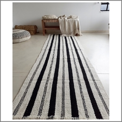 Alfombra pasillera natural con rayas negras