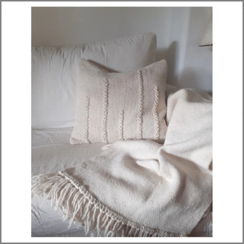 PRE VENTA Almohadón con bordado de espigas 45x45 cm