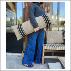 Almohadón edición limitada arena con rayas negras - comprar online