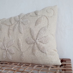 Imagen de PRE VENTA Almohadón de lana de oveja bordado con lana 40x60 cm