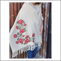 PRE VENTA Chalina natural bordada con tonos fucsias
