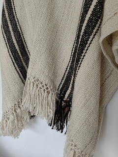 Poncho chaleco color natural con guarda en internet