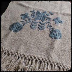 PRE VENTA Manta Rosas natural bordada en color - tienda online