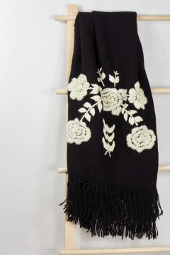 PRE VENTA Manta Rosas negra bordada - buy online