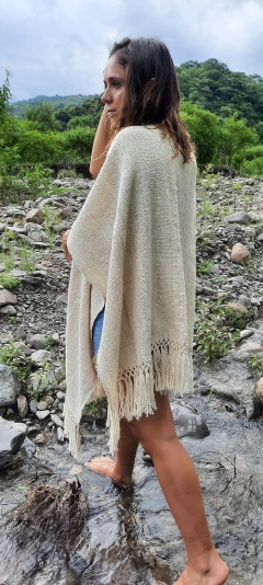 Ruana de lana de llama tejida en telar color natural - buy online
