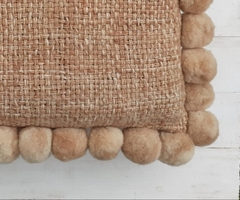 Imagen de Almohadón rectangular con pompones