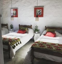 PRE VENTA Pie de cama de picote bordado a mano con flores tonos neutros - ulala