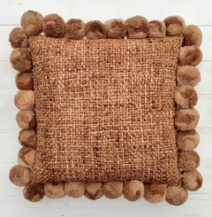 Almohadón cuadrado con pompones 50x50 cm - ulala