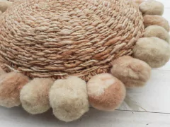 Almohadón redondo con pompones 30 cm - colores neutros en internet