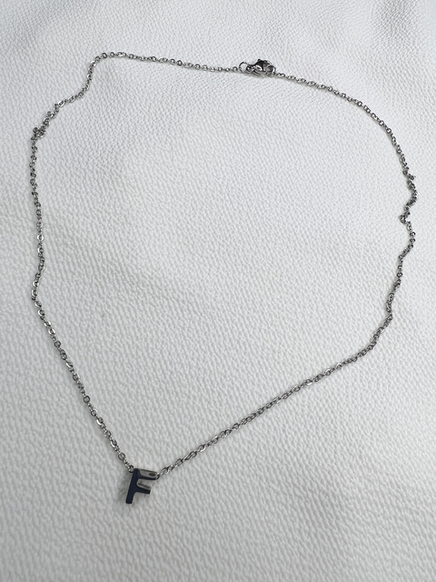 Collar inicial F acero quirúrgico - comprar online