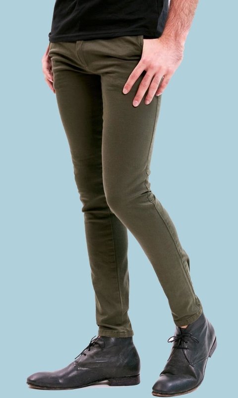 Pantalon de gabardina corte chino